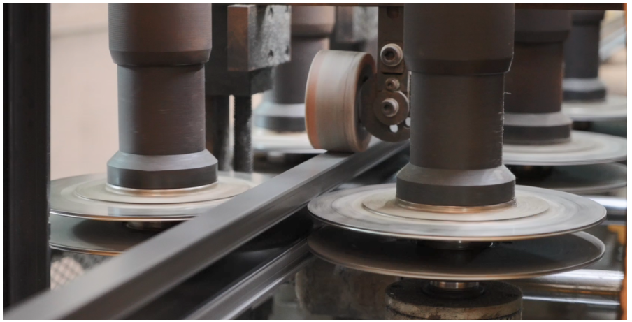 Portas e janelas de alum&iacute;nio Phoenix |o controle da fonte original atrav&eacute;s do isolamento ac&uacute;stico da faixa &eacute; mais seguro